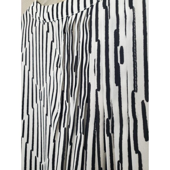 NYDJ Black/White Geo Print Pleated Back 3/4 Sleeve Button-Up Blouse Size Large - Picture 5 of 5
